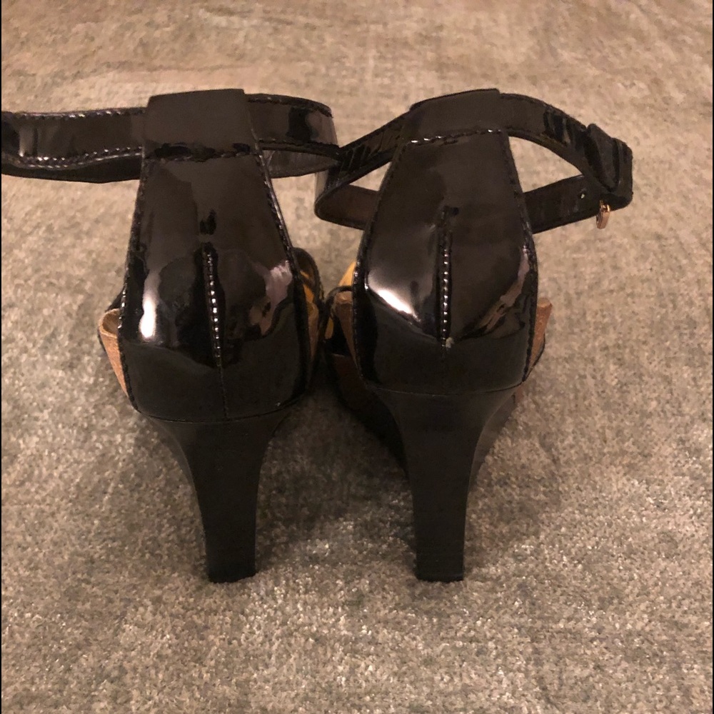 🎉HP 🎉[Vince Camuto] Billie Wedges - Picture 7 of 8